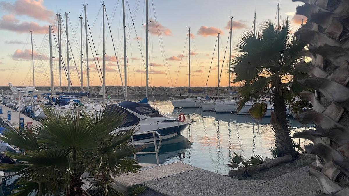 Sabrina Maison Chic Dolce Nido Sul Mare San Bartolomeo Al Mare Eksteriør billede